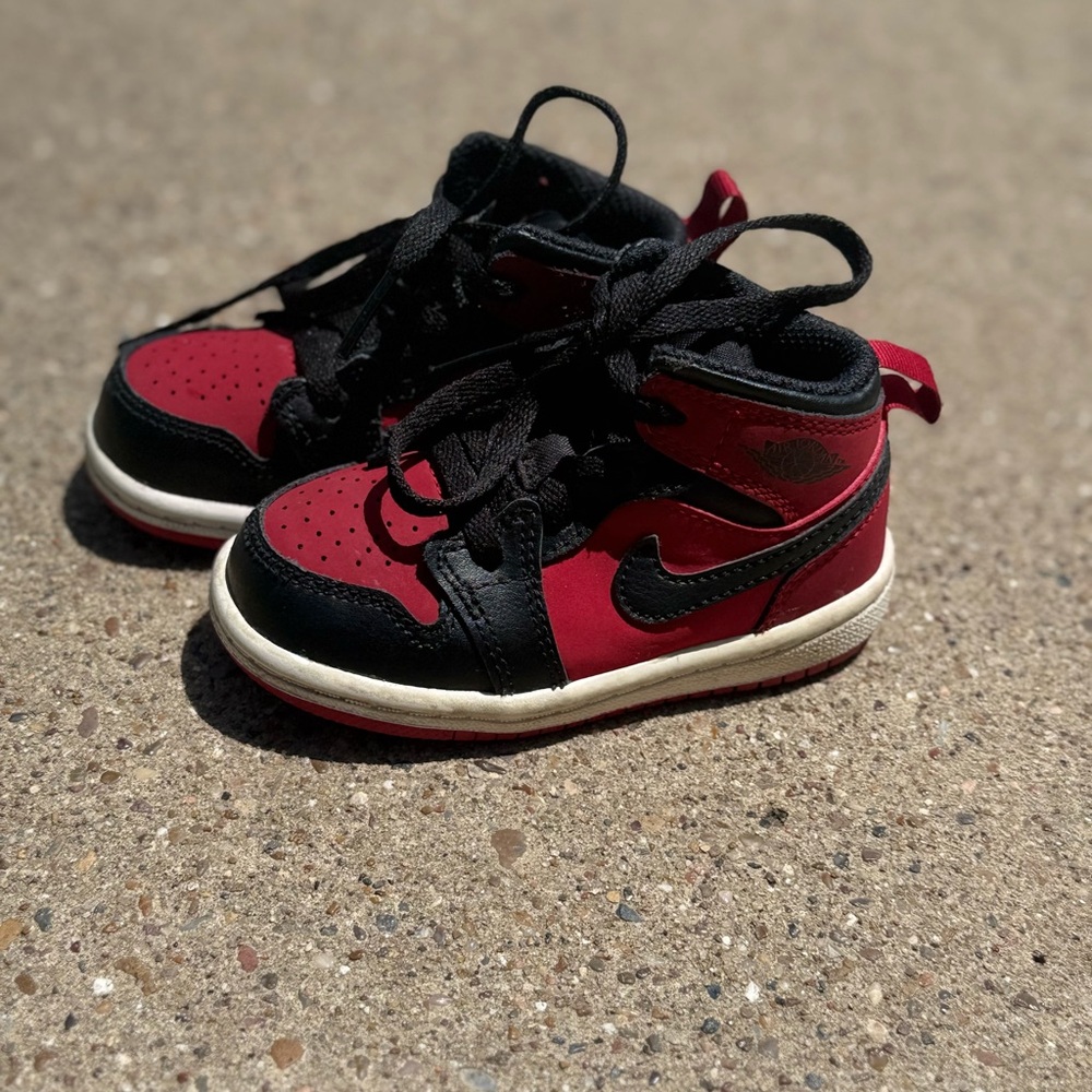 Nike Kids Air Jordan 1 retro mid Red and Black Sneakers